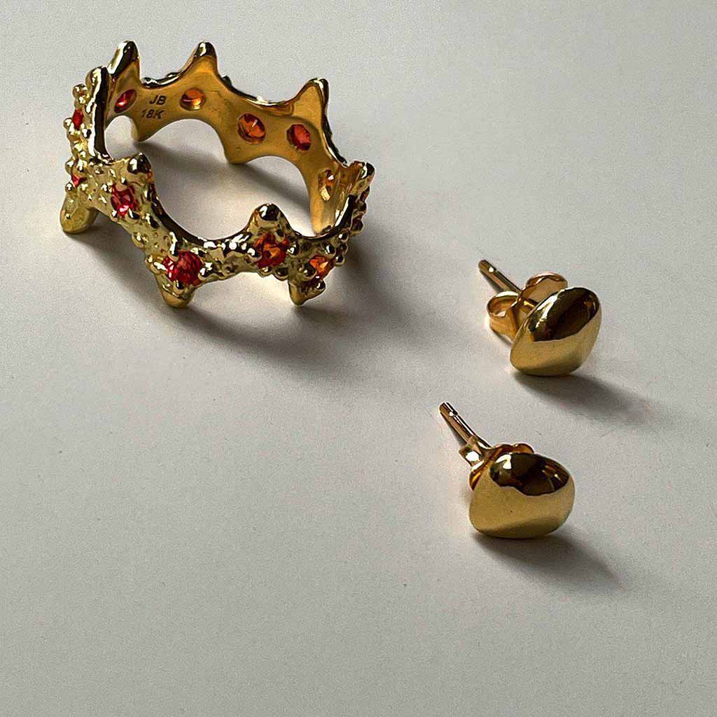 18k gold pebble stud earrings by Jane Bartel