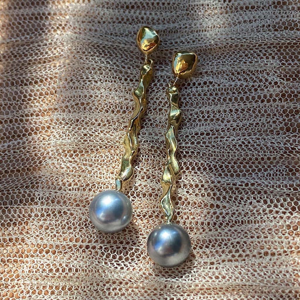 handcrafted 18k gold and tahitian pearl earrings by Jane Bartel